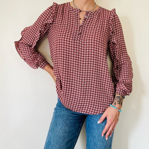 LOFT Tops - Loft petites Blouse top with Ruffled Sleeves printed